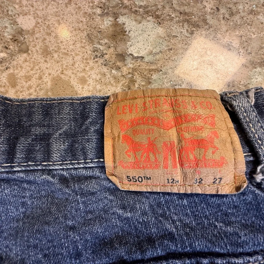 Levis 550 Relaxed Fit High Waisted Denim Cut Off‎ Shorts Medium Wash Blue Womens
